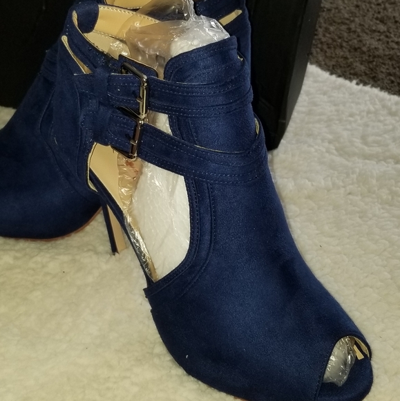 Heels - Picture 2 of 7